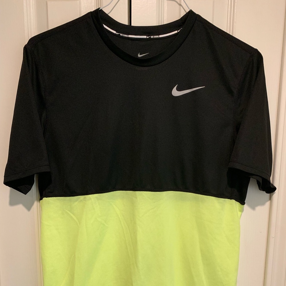 Nike men’s DRI-FIT running shirt size M